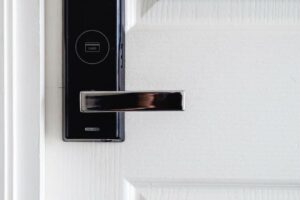 instalación de cerradura inteligente
